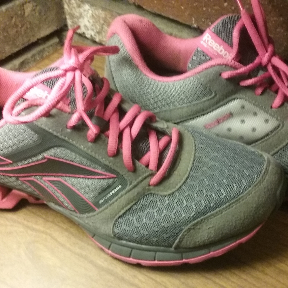 REEBOK Womens Athletic Tennis Sneaker Zigtech